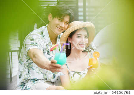 カップル　旅行 54156761