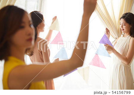 女性 パーティー 準備 女性 パーティー 準備 54156799