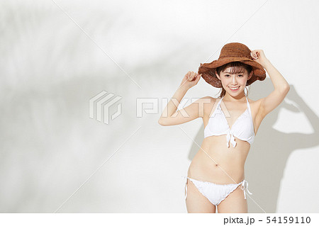 夏　サマー　日差し　モデル 54159110