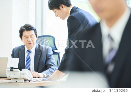 ビジネスシーン 打合せ 54159296