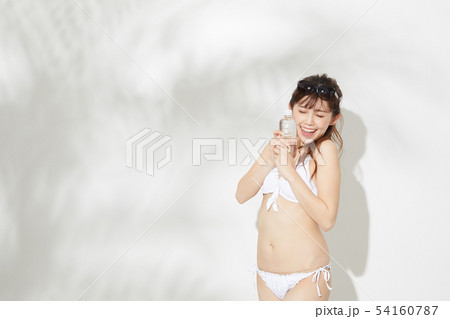 夏　サマー　日差し　モデル 54160787