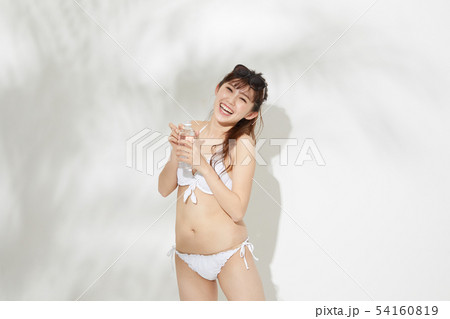 夏　サマー　日差し　モデル 54160819