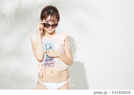 夏　サマー　日差し　モデル 54160826