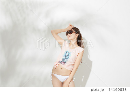 夏　サマー　日差し　モデル 54160833