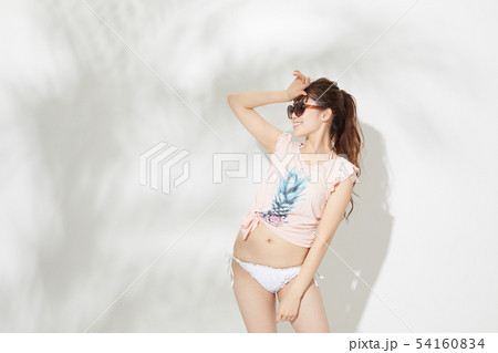 夏　サマー　日差し　モデル 54160834