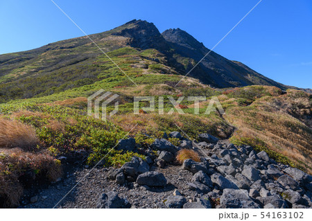 康新道から見た初秋の鳥海山 54163102