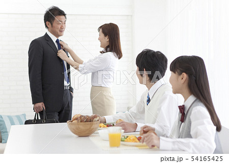 朝の家族イメージ 54165425