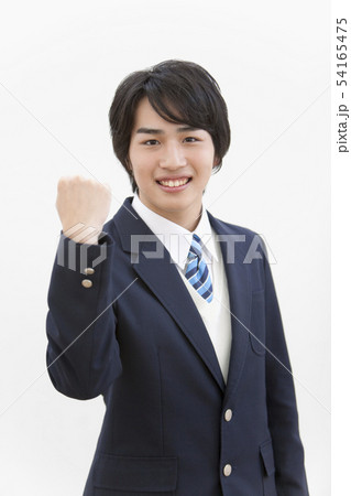 ガッツポーズをする男子学生 54165475