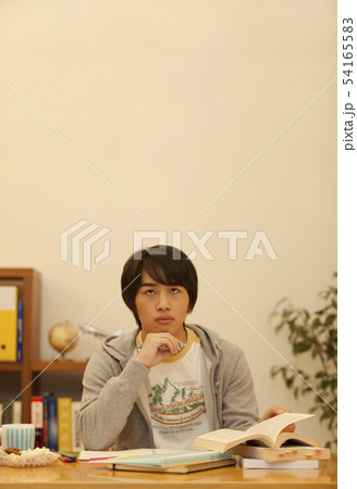 勉強する男の子 54165583