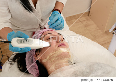 Young woman in beauty salon doing ultrasound 54166070