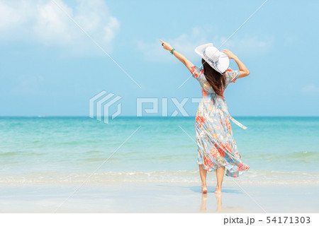 Summer Holiday.  Lifestyle smiling asian woman  54171303