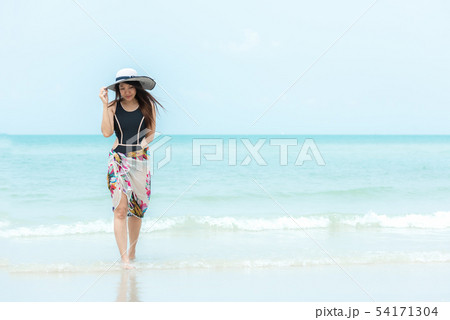 Summer Holiday. Lifestyle woman chill holding  54171304