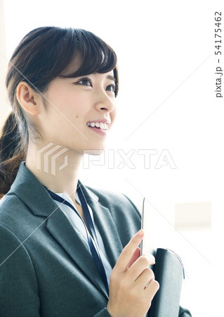 若いビジネスウーマン イメージ 若いビジネスウーマン イメージ 54175462