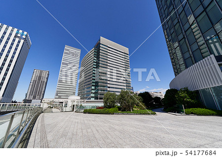 都市風景 横浜駅周辺 みなとみらい地区のオフィスビル 都市風景 横浜駅周辺 みなとみらい地区のオフィスビル 54177684