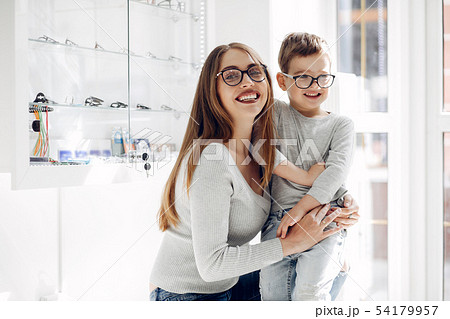 Mother with little son in the glasses store Mother with little son in the glasses store 54179957