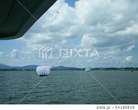 霞ケ浦で見る帆曳船と筑波山 54180838