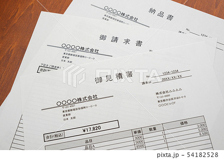 見積書　請求書　納品書　取引　ビジネスシーン 54182528