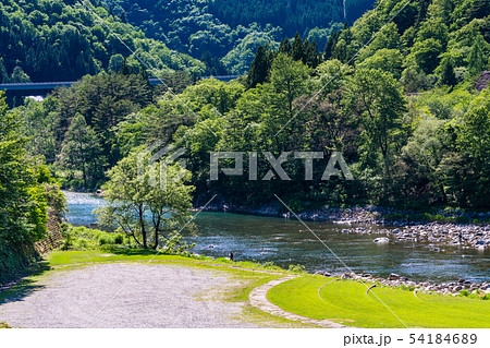 (岐阜県)白川郷 庄川の流れ (岐阜県)白川郷 庄川の流れ 54184689