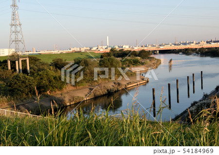荒川河川敷 笹目橋方面の写真素材
