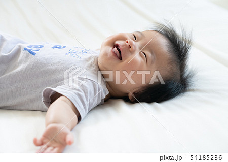 赤ちゃん 男の子 乳児 乳幼児 子育て 赤ちゃん 男の子 乳児 乳幼児 子育て 54185236