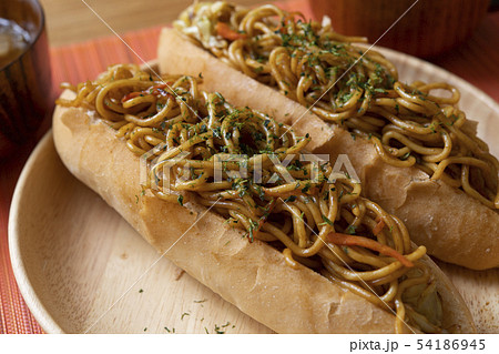 焼きそばパンの写真素材 [54186945] - PIXTA