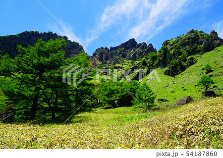 前掛山への登山道　カモシカ平付近から黒斑山方面を望む 54187860
