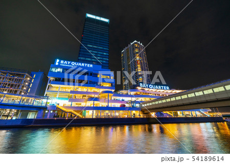 日本の横浜都市景観 横浜ベイクォーターなどを望む 日本の横浜都市景観 横浜ベイクォーターなどを望む 54189614