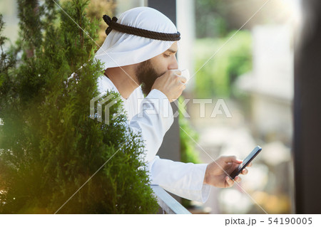Arabian saudi businessman working outdoors Arabian saudi businessman working outdoors 54190005