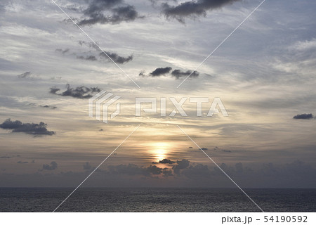 あやまる岬から昇る朝日 54190592