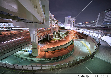日本の横浜都市景観　横浜駅などを望む 54193384