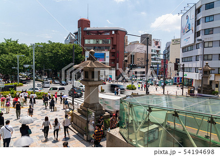 平日も賑わう表参道 平日も賑わう表参道 54194698