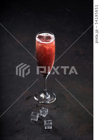 cocktail mimosa champagne with ice in glasses on a cocktail mimosa champagne with ice in glasses on a 54195651