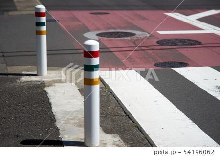 歩道のポール 歩行者保護の写真素材