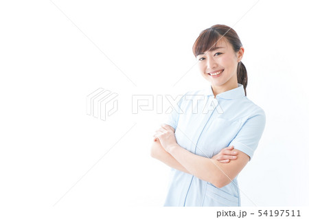 自信がある若い看護師 54197511