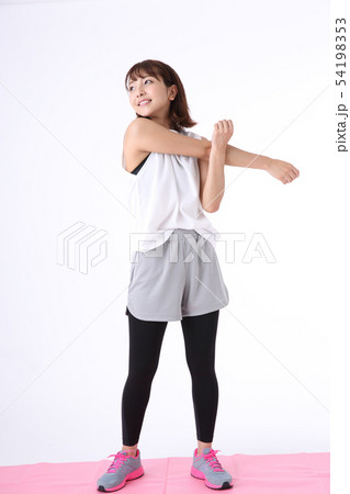 スポーツする女性 54198353