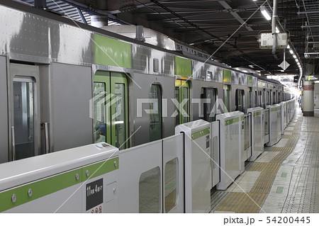山手線のホームドア 54200445
