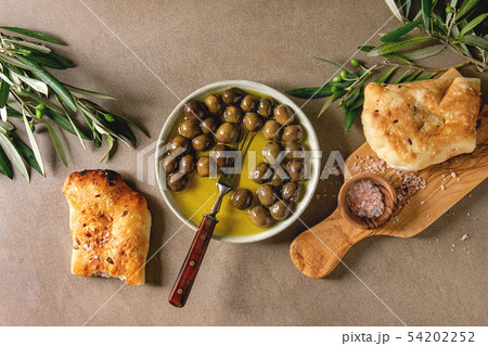 Green olives in olive oil 54202252