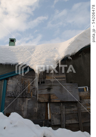 屋根の雪 54206478