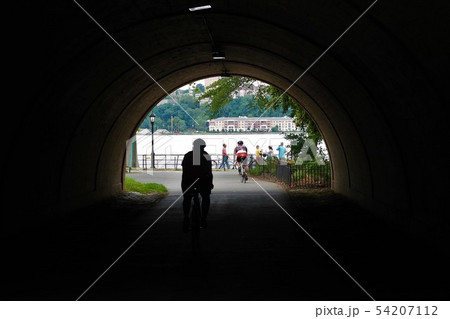 ニューヨークの街並み　トンネル 54207112