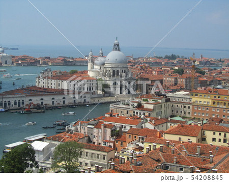 イタリアのベニスの水路の入り口と風景 イタリアのベニスの水路の入り口と風景 54208845