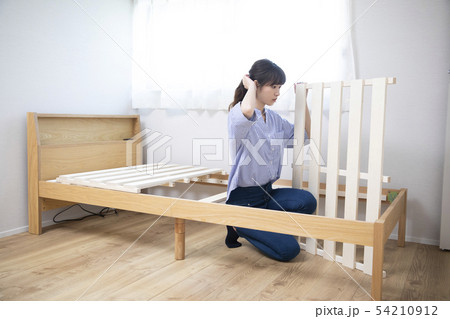 ベッド　組み立て 54210912