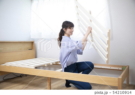 ベッド　組み立て 54210914