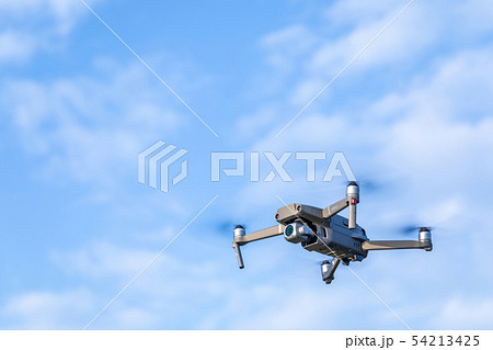 飛ぶドローン　MAVIC2 Pro 54213425