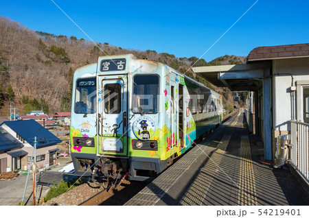 【岩手県宮古市】三陸鉄道摂待駅のプラットフォームの風景 54219401