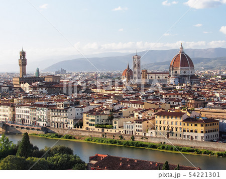 ミケランジェロ広場から眺めるフィレンツェの街 / Florence, Italy ミケランジェロ広場から眺めるフィレンツェの街 / Florence, Italy 54221301