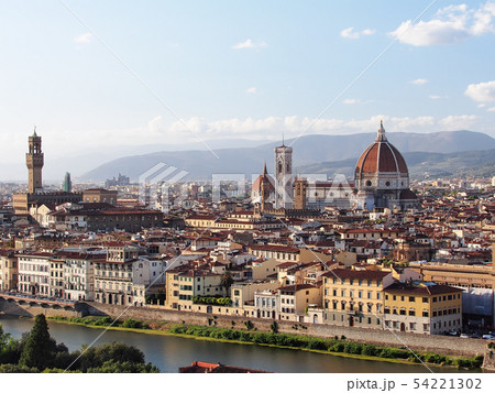 ミケランジェロ広場から眺めるフィレンツェの街 / Florence, Italy ミケランジェロ広場から眺めるフィレンツェの街 / Florence, Italy 54221302
