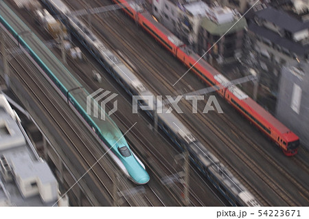 東北新幹線E5系と特急日光号との並走 東北新幹線E5系と特急日光号との並走 54223671