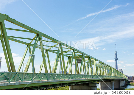 快晴の空　東京スカイツリーと木根川橋 54230038