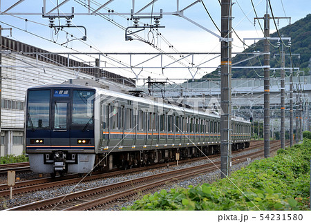 JR京都線を走る207系普通電車7両 54231580