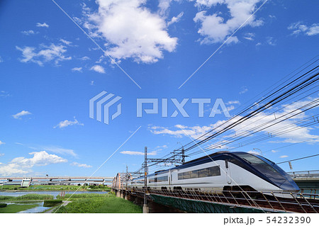 荒川橋梁を渡る京成スカイライナー 54232390